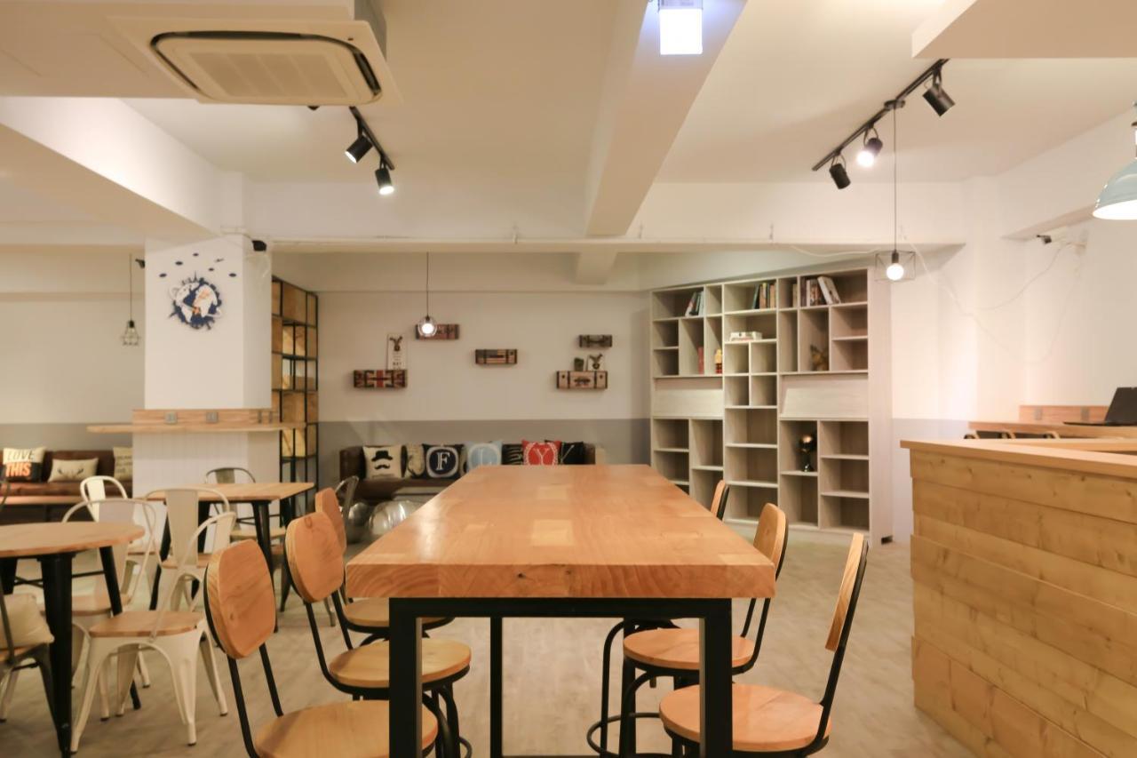 Flyinn Hostel Kaohsiung Exterior photo