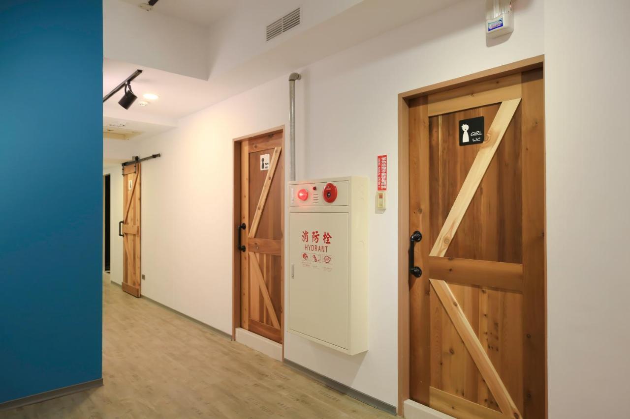 Flyinn Hostel Kaohsiung Exterior photo