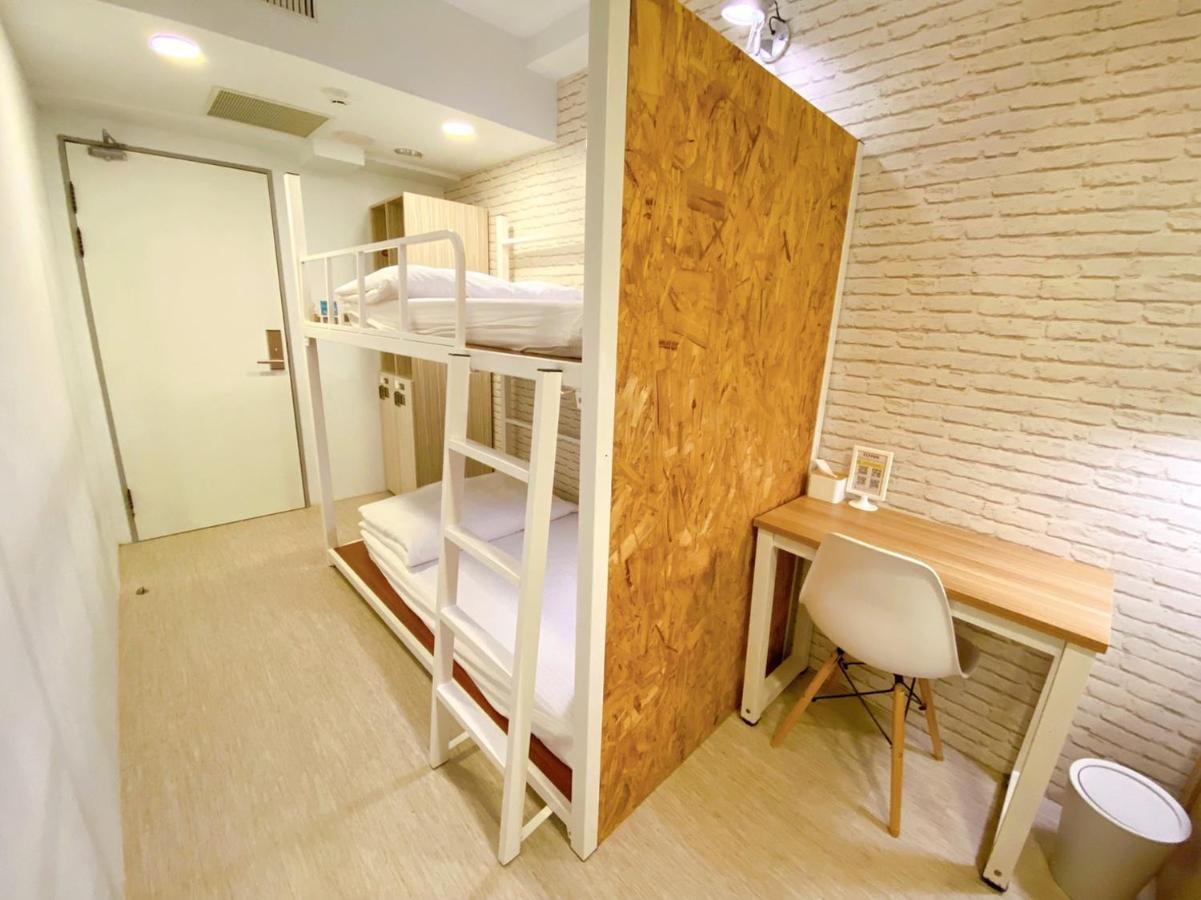 Flyinn Hostel Kaohsiung Exterior photo