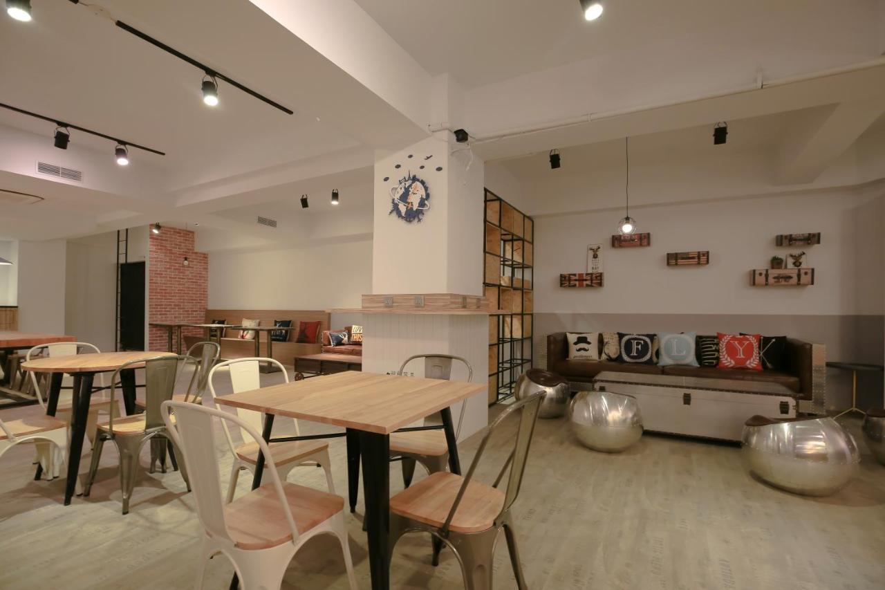 Flyinn Hostel Kaohsiung Exterior photo