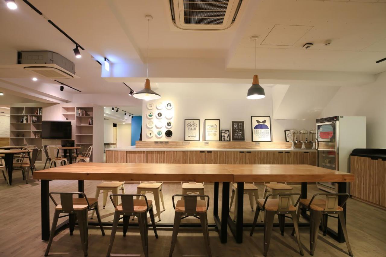 Flyinn Hostel Kaohsiung Exterior photo
