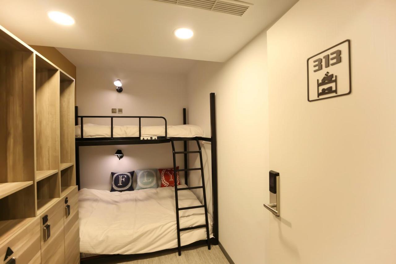 Flyinn Hostel Kaohsiung Exterior photo