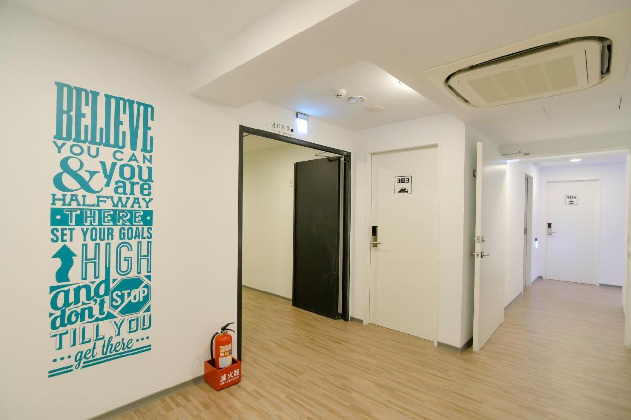 Flyinn Hostel Kaohsiung Exterior photo