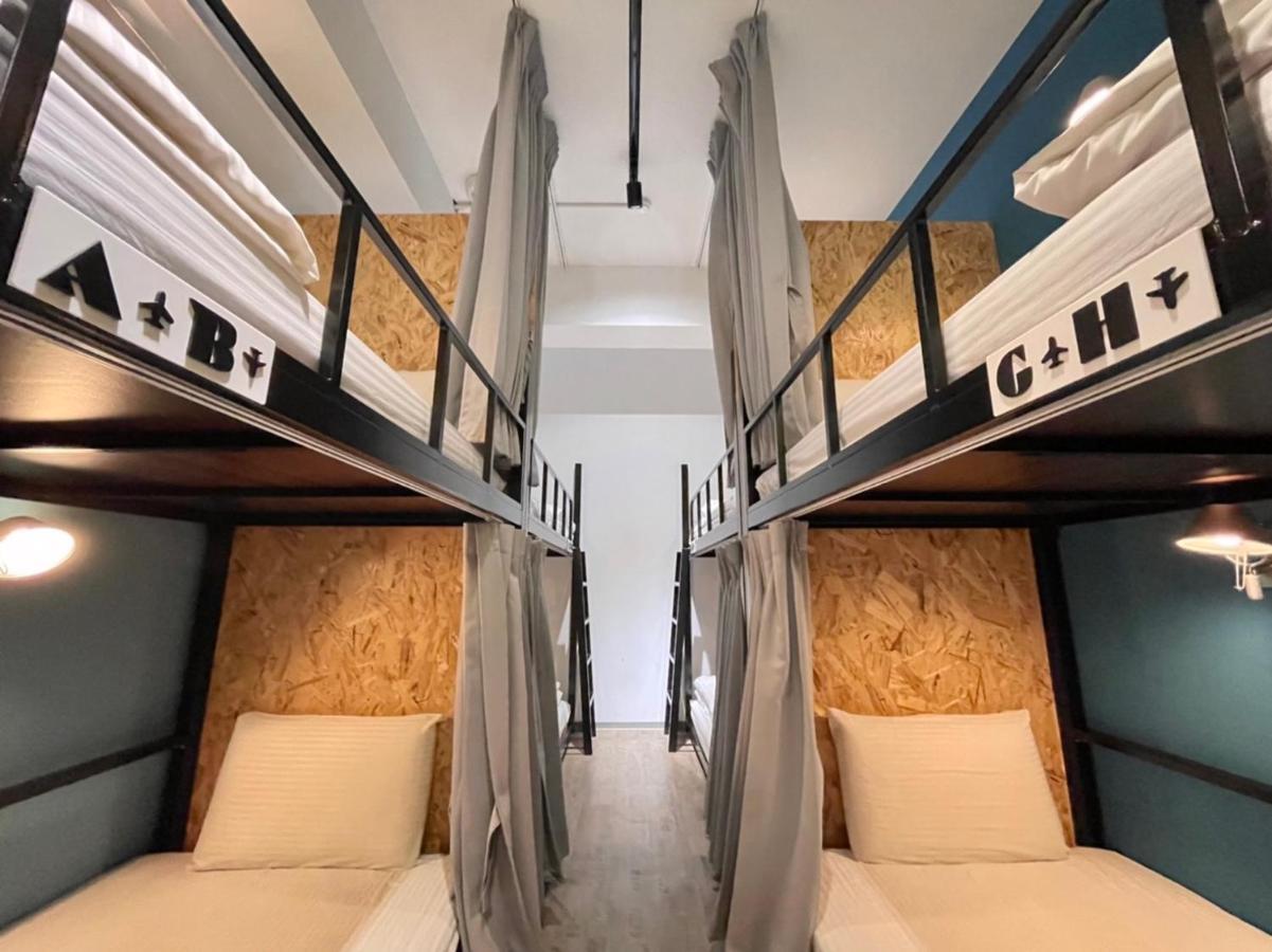 Flyinn Hostel Kaohsiung Exterior photo